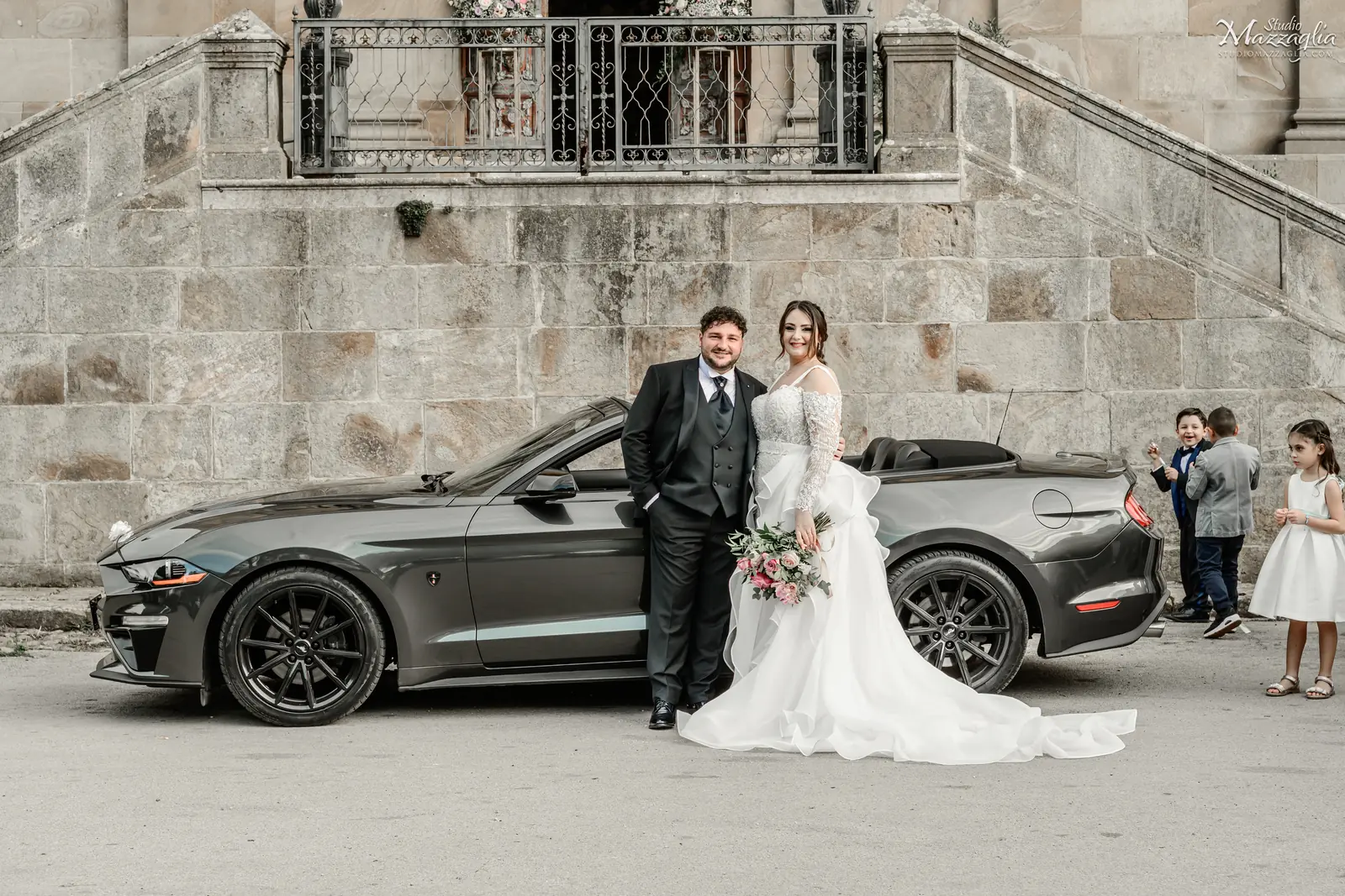 Sposi e Mustang al Santuario